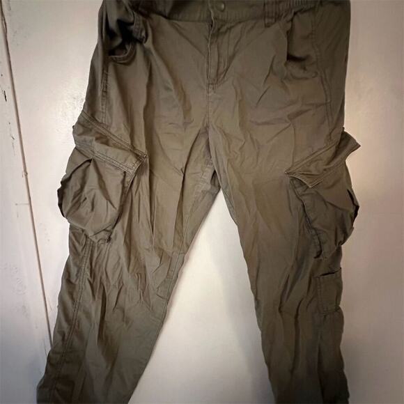 H&M Women’s Olive Green Cargo Pants Divided by Size 6 Casual , Relaxed Utility - Picture 8 of 9